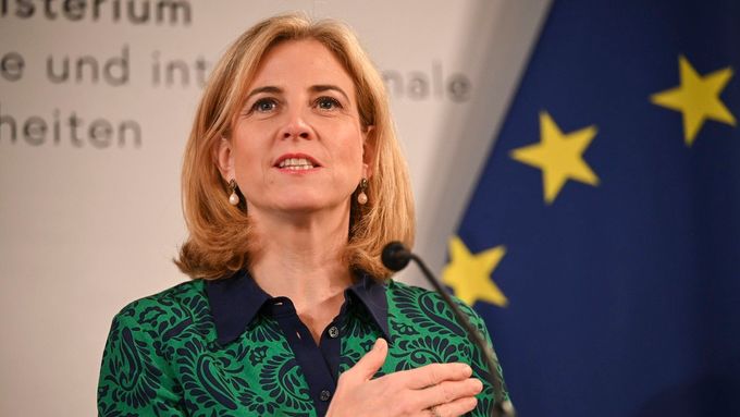 Rakousko dlouhodobě fungovalo jako neutrální "most mezi Východem a Západem a Vídeň hostila řadu významných mezinárodních jednání.