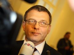 Místopředseda ČSSD Lubomír Zaorálek chtěl upevnit Sobotkovu pozici. Prosadil hlasování o tom, zda má být kandidátem strany na premiéra.