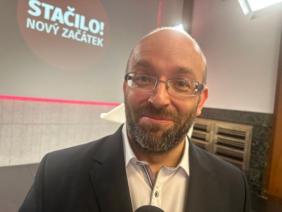 Můžete tvrdit, že je někdo proruský, můžete lidem nadávat do dezolátů, ale to neznamená, že ten problém zmizí, sdělil v rozhovoru Daniel Sterzik.