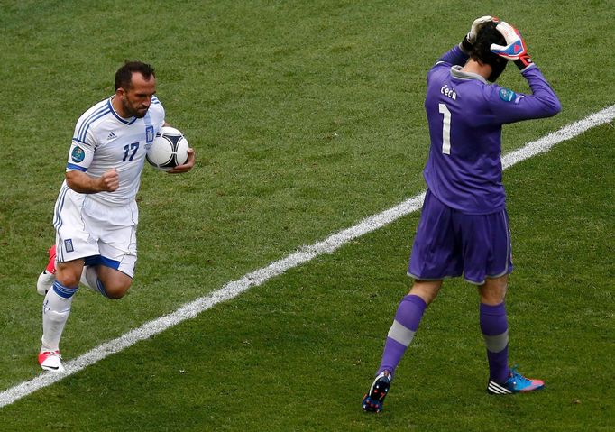 Petr Čech smutní, Gekas slaví, zápas Eura 2012 Česko - Řecko