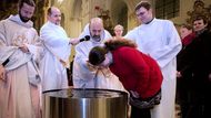 Jejich příprava vyvrcholí křtem o velikonoční vigilii na bílou sobotu.