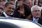 Barack Obama, jeho žena Michelle a prezident České republiky Václav Klaus.