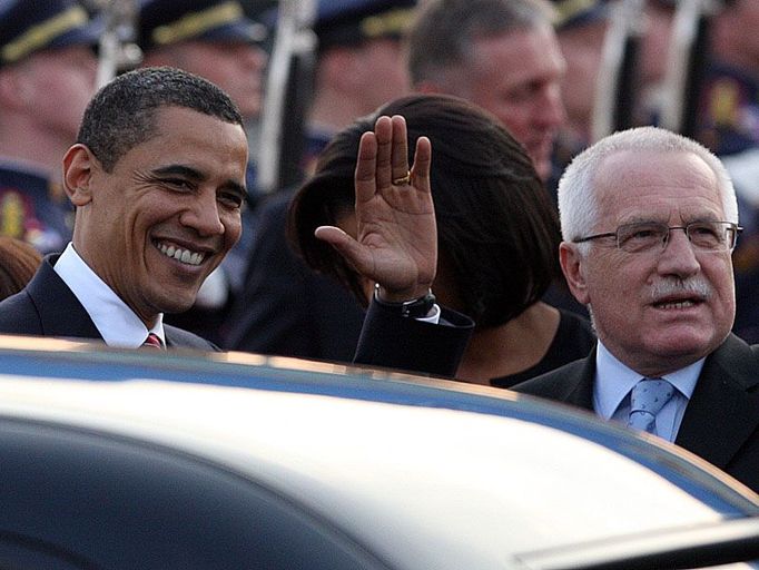 Barack Obama, jeho žena Michelle a prezident České republiky Václav Klaus.