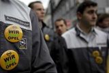 Zaměstnanci firmy Opel se účastní stávky v Ruesselsheimu