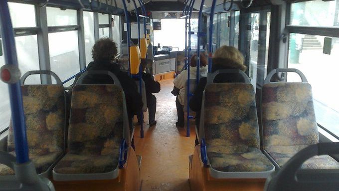 Rutinní kontrola jízdních dokladů v ostravském autobuse se změnila v drama