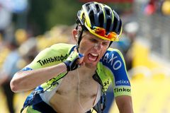 König se v Tour dál drží mezi elitou, v Alpách vyhrál Polák