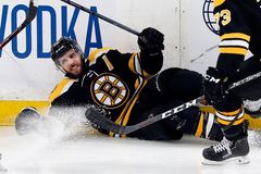 Jágr, Eliáš a pak Krejčí. Útočník Bostonu si zapsal stý bod v play off NHL