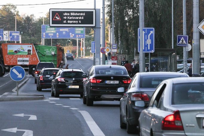 Pondělní doprava v ulici Svatovítská.