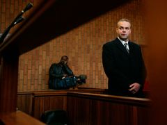 Radovan Krejčíř u soudu v Johannesburgu. Archivní snímek z července 2007.