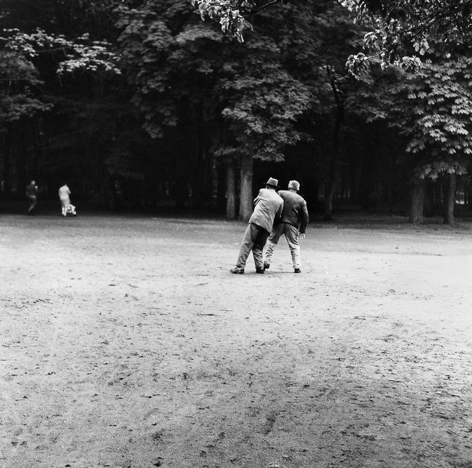 Miloslav Kubeš - Člověče, kdo jsi? Fotografie z výstavy v kavárně Café Prostoru_ (NTK Praha)