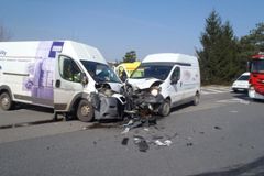 Nehoda čtyř aut zablokovala provoz na R35 za Olomoucí