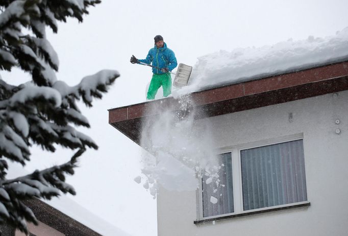 Zasněžený Davos před začátkem Světového ekonomického fóra.