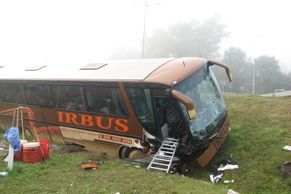 Autobus sjel u Blanska do příkopu, 29 raněných
