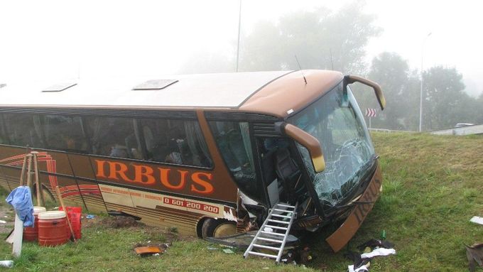 Autobus sjel u Blanska do příkopu, 29 raněných