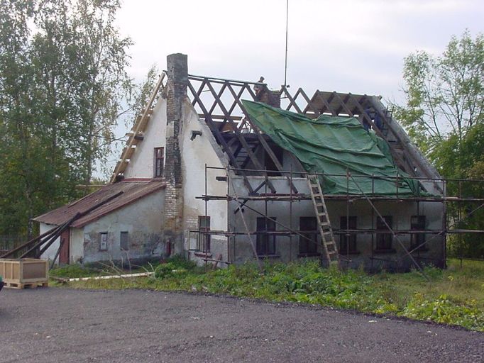 Ani dům, který dnes funguje v areálu farmy k občerstvování výletníků, neměl před rekonstrukcí zrovna nejlepší stav…