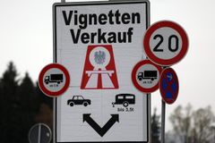 Rakousko pro příští rok zdražilo dálniční známky, deset dnů vyjde na devět euro