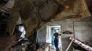 A local resident looks at the debris of a house damaged by floods in the town of Krymsk in Krasnodar region, southern Russia, July 8, 2012. Russian President Vladimir Putin ordered investigators to find out if enough was done to prevent 144 people being killed in floods in southern Russia after flying to the region to deal with the first big disaster of his new presidency. REUTERS/Eduard Korniyenko (RUSSIA - Tags: DISASTER ENVIRONMENT POLITICS) Published: Čec. 8, 2012, 7:07 dop.