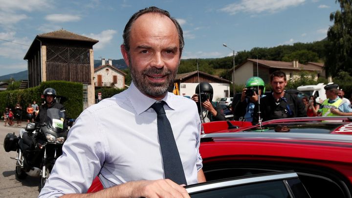 Francouzská vláda končí, premiér Philippe podal demisi