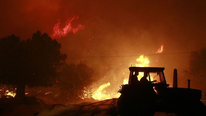 Krásy Řecka decimují ničivé požáry