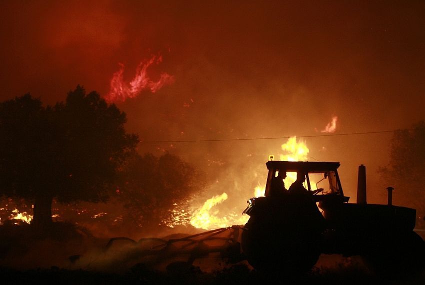 Okolí Atén sužují rozsáhlé požáry
