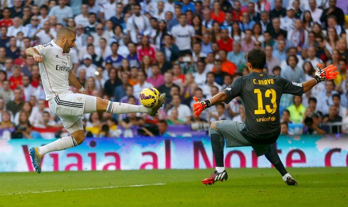 Real-Barcelona:Karim Benzema  - Claudio Bravo