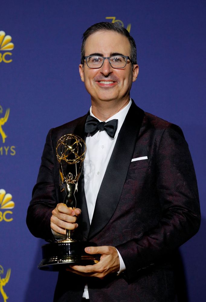 John Oliver uspěl se svým zábavním pořadem pro HBO nazvaným Co týden dal a vzal.