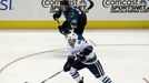 NHL: San Jose - Vancouver: Tomáš Hertl (48) - Yannick Weber