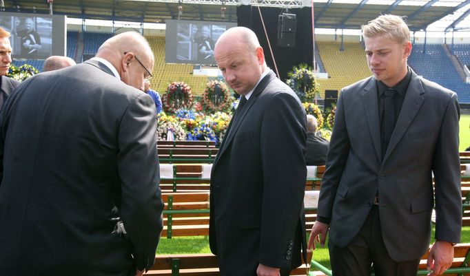 Rozloučení s Františkem Hrdličkou: Jaroslav Starka, Adolf Šádek a Petr Větrovský