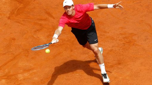 Tomáš Berdych v zápase s Rafaelem Nadalem na turnaji v Římě