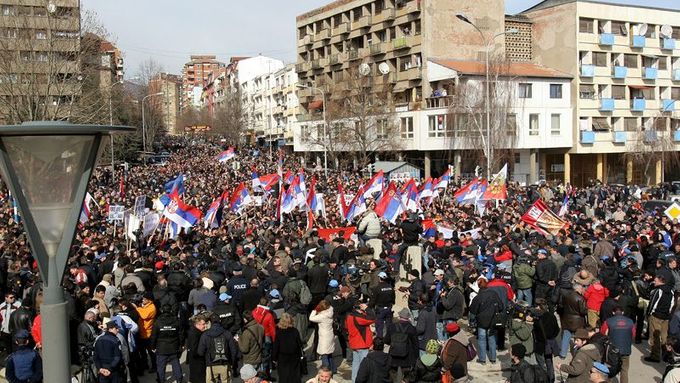 Únorová demonstrace Srbů v Kosovské Mitrovici