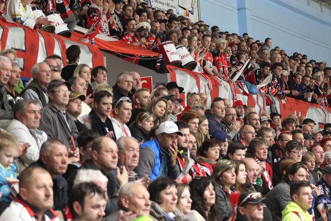 Znojemský zimní stadion hostil první finále EBEL ligy. Zaplněné tribuny aplaudovaly výhře Orlů.