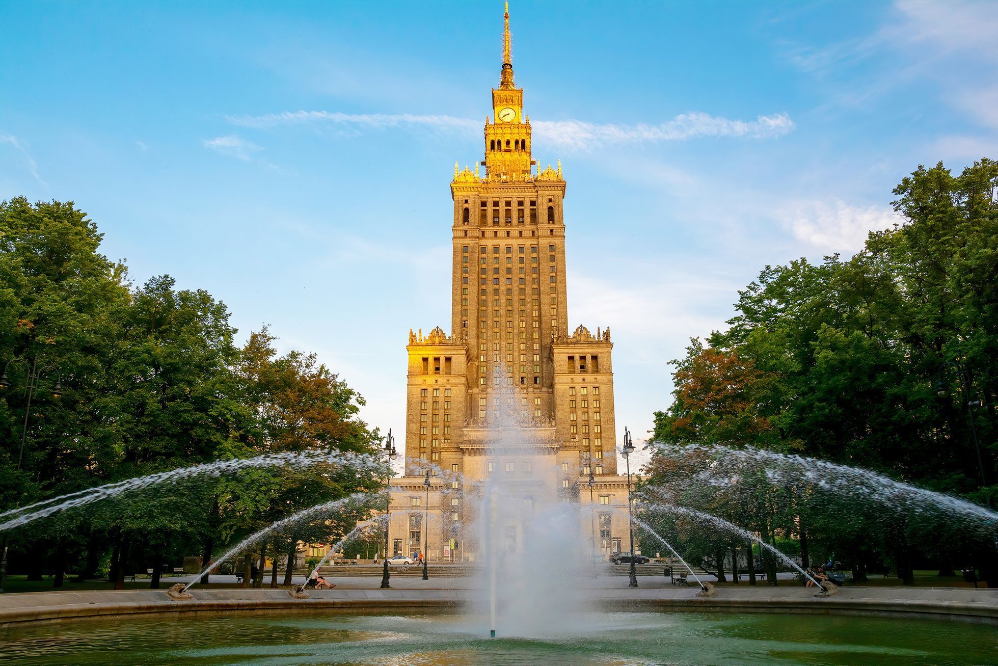 Jednorázové užití / Fotogalerie / Před 65 lety byl ve Varšavě otevřen monumentální Palác kultury a vědy