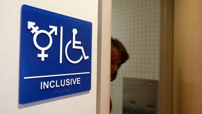 "Genderově neutrální" toalety na Kalifornské univerzitě.