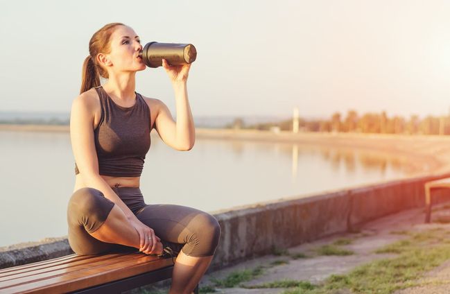 Hned po cvičení saháte po proteinovém shaku