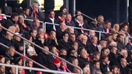 VIP tribuna na sparťanském stadionu byla na loučení s kvalifikací plná.