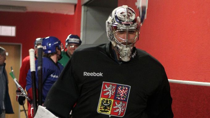 Ondřej Pavelec se jako jediná posila z NHL představil už na úterním tréninku v Praze.