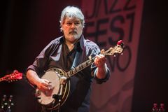 Reportáž: Bluegrassový král Béla Fleck v Česku vyprodal čtyři koncerty za 48 hodin