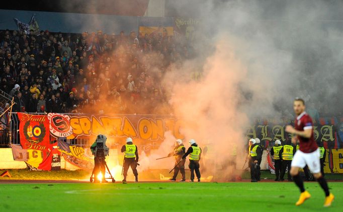 El, Slovan-Sparta: řádění fanoušků Sparty