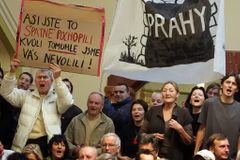 UPDATE: Prague city hall elects new mayor amid protests