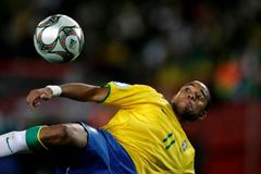 Video: Robinho oslavil návrat do Santosu efektním gólem