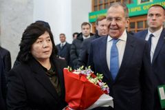 Mezi armádami KLDR a Ruska jsou silné vazby. Lavrov ocenil zásadový postoj k válce