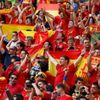 Španělští fanoušci v utkání základní skupiny mezi Španělskem a Itálií na Euru 2012