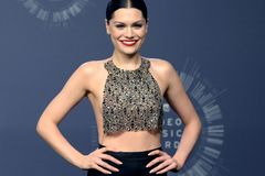Zpěvačka Jessie J oznámila, že má rakovinu prsu a čeká ji operace
