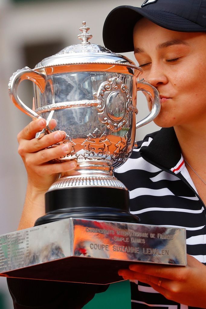 Ashleigh Bartyová slaví vítězství ve French Open 2019