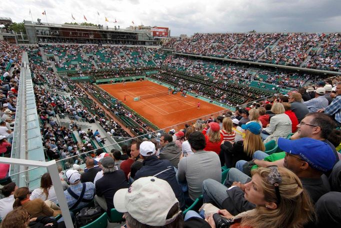 Kurt po přerušení utkání kvůli dešti mezi Rafalem Nadalem a Davidem Ferrerem během semifinále French Open 2012.