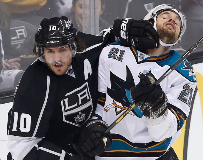 Mike Richards a TJ Galiardi v play off NHL 2013