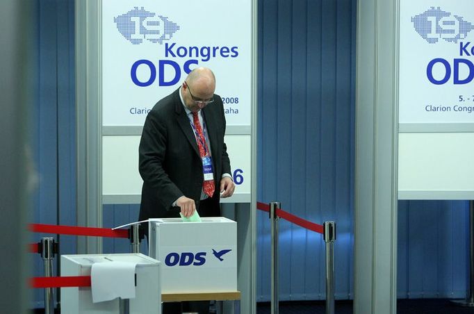 Kongres ODS: Tomáš Julínek hlasuje ve volbě 1. místopředsedy strany