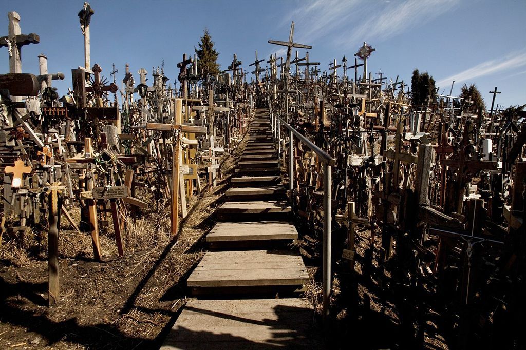 Nepoužívat, pouze jednorázová licence! Fotogalerie: Obrazový div světa: V Litvě mají malý pahorek posetý desetitisíci kříži