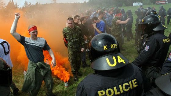 Policie nacvičovala zásah proti technařům