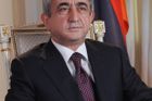 Arménský prezident Sargsjan složil přísahu, opozice protestovala